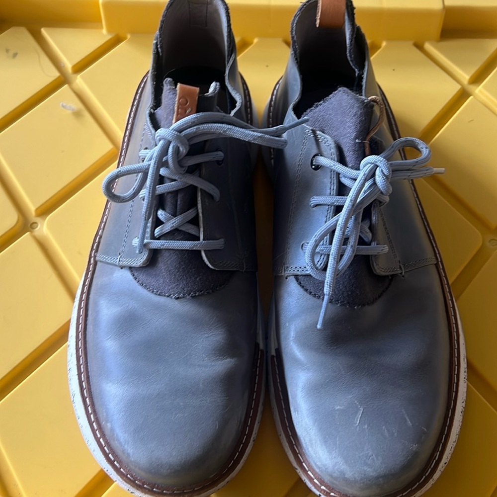 Ohw gray leather shoes, with gray laces and white bottom